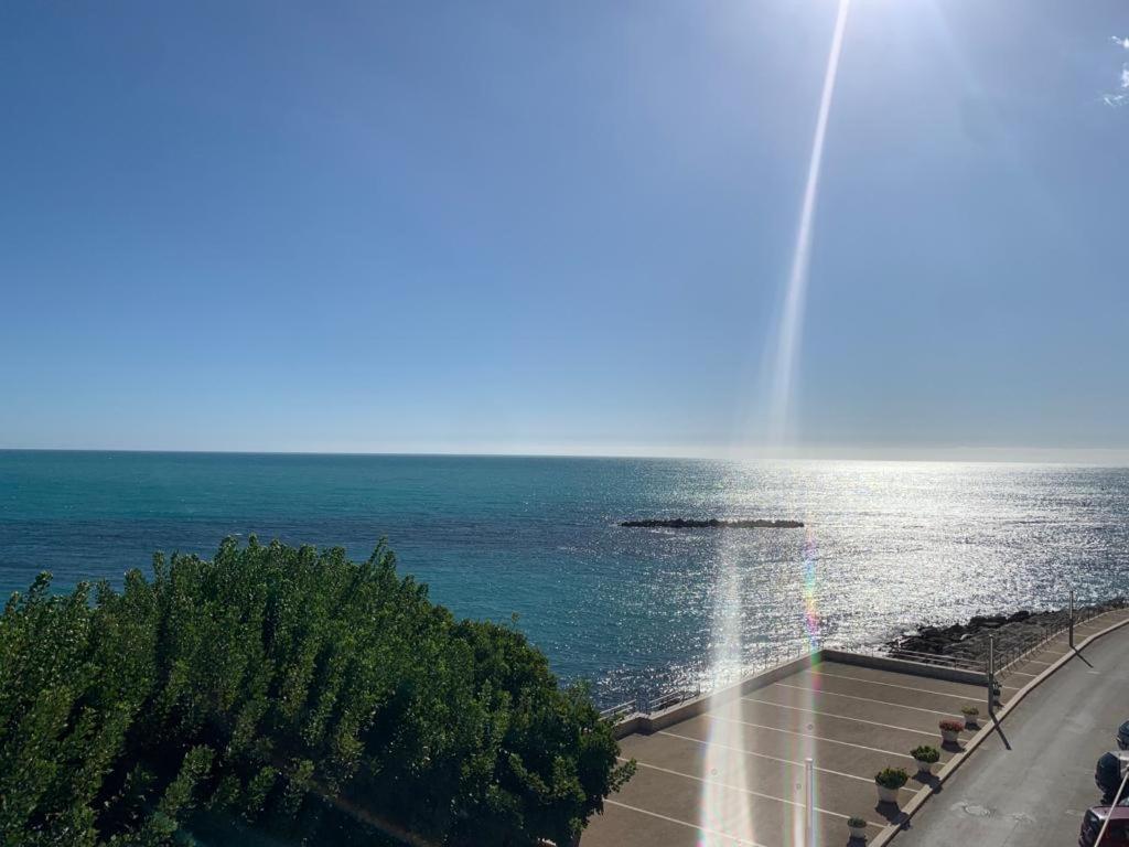 Mare Azzurro Appartamento شاكا المظهر الخارجي الصورة