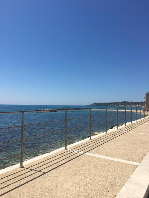 Mare Azzurro Appartamento شاكا المظهر الخارجي الصورة